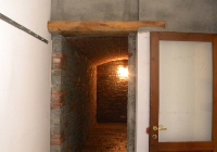 arte-antica-del-sasso-realizzazione-cantina-per-la-conservazione-del-vino-rivestita-in-sasso-con-volte-in-mattoni-a-vista-01jpg